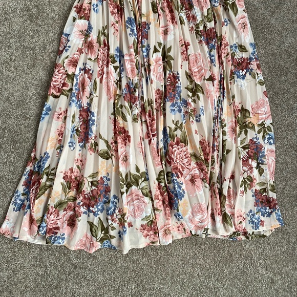 NWT Dress Forum floral midi skirt - Picture 2 of 3